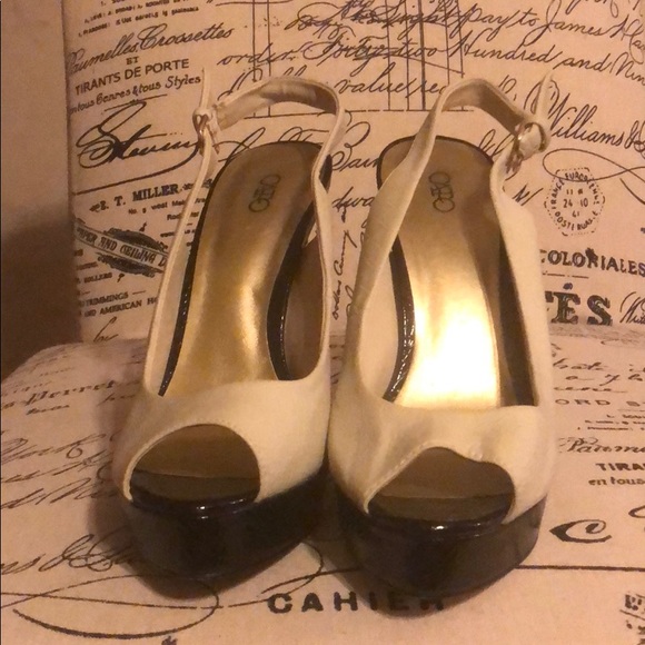 Shoes - Picture 5 of 8